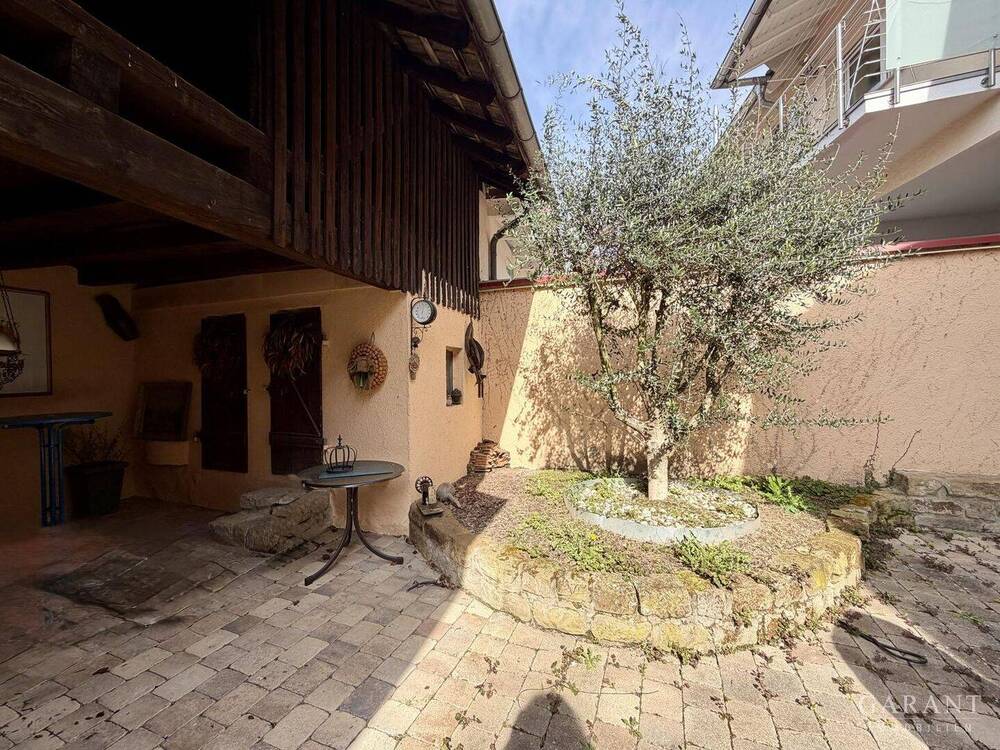 Thumbnail-Gepflegtes Ein- oder Mehrgenerationenhaus mit mediterranem Innenhof