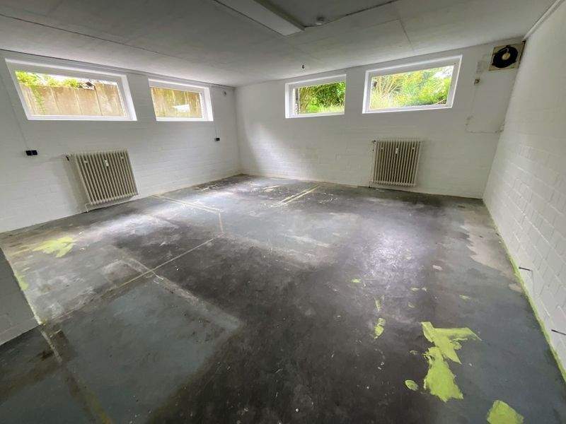 Thumbnail-Gewerbefläche (107 m²) für verschiedene Branchen geeignet.