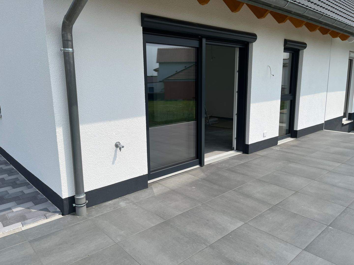 Thumbnail-Erstbezug einer Neubau-Doppelhaushälfte mit großer Terrasse, Garten, ausgebautem Studio, Gäste-Bad mit Dusche