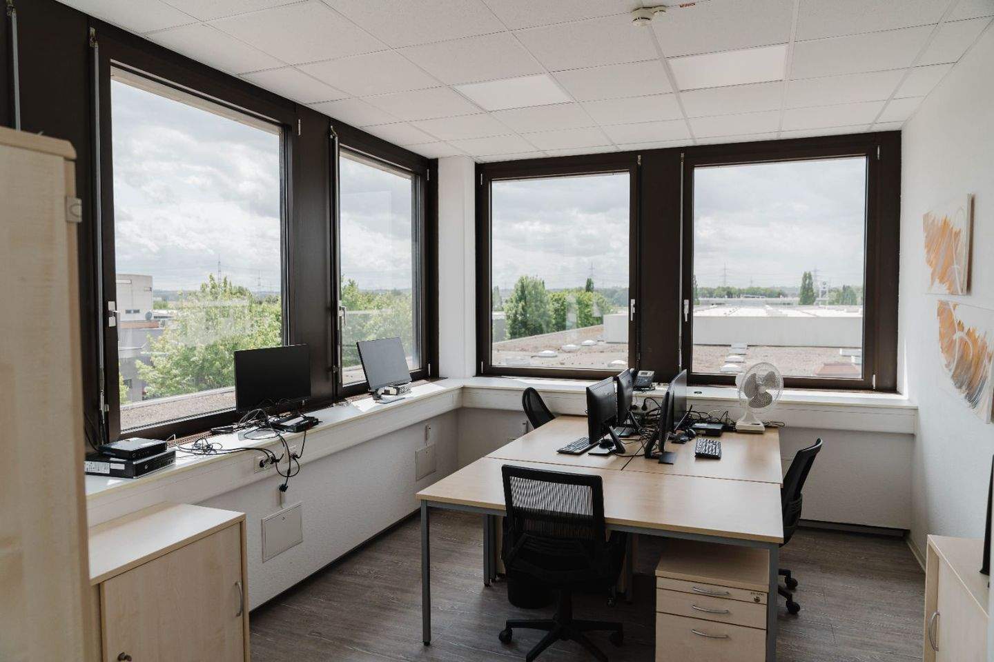 Thumbnail-Top modernes Geschäftsführer-Büro in Köln-Junkersdorf mit eigenem WC