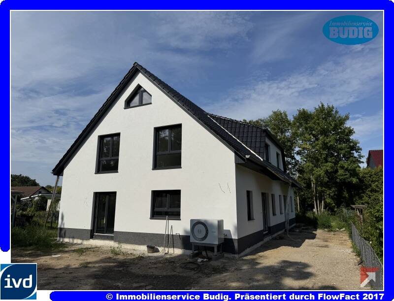 Hausansicht mit Eingangsbereichen