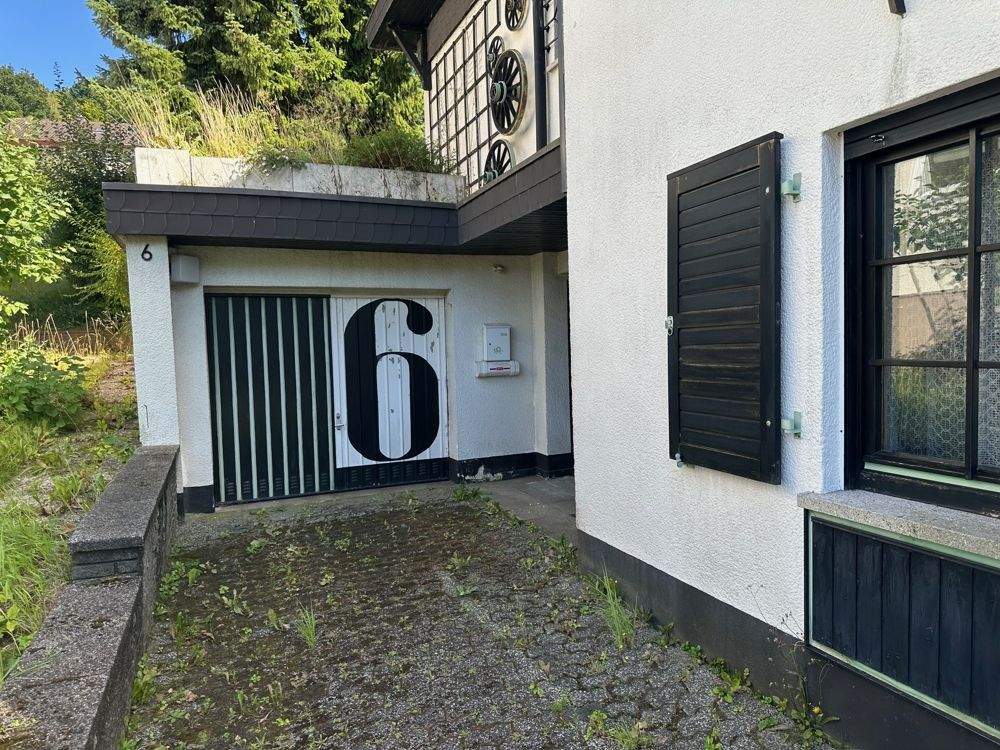 Thumbnail-Attraktives Einfamilienhaus mit Einliegerwohnung , Garage und Wintergarten in ruhiger Lage von Helsa