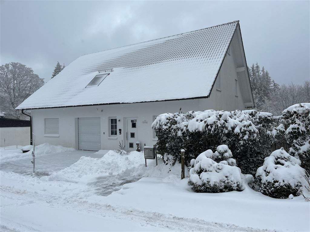 Thumbnail-Außergewöhnliches EFH mit Wohnmobil-Garage in Neuastenberg!
