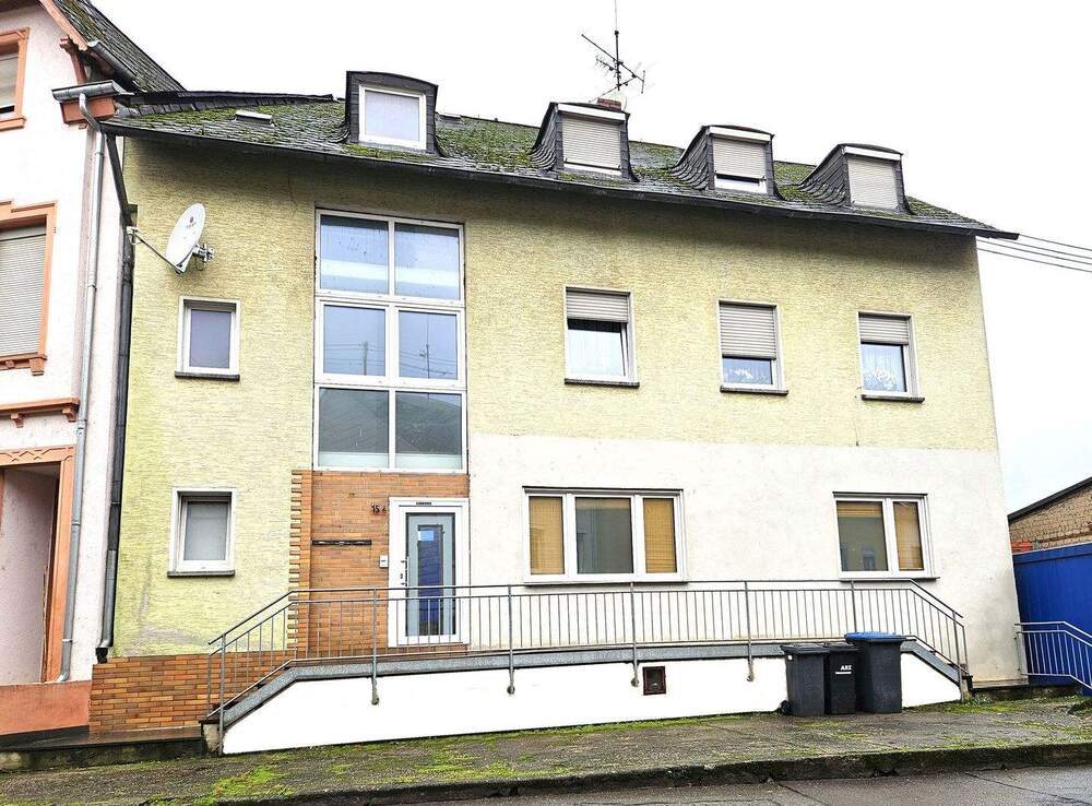 Thumbnail-Einseitig angebautes Haus mit 3 Wohneinheiten