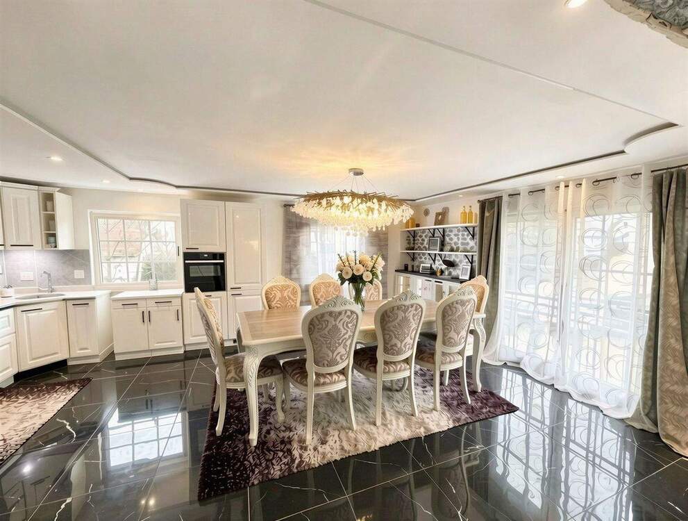 Thumbnail-Großzügiges Zweifamilienhaus in Neusäß-Hainhofen: Familientraum mit Flexibilität