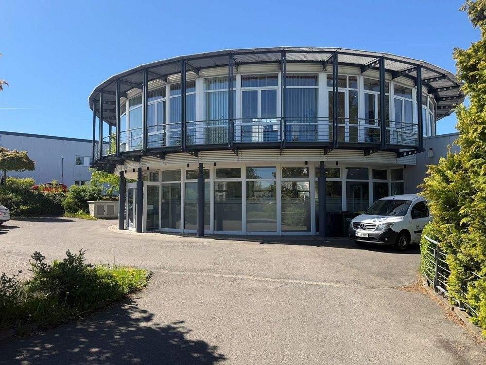 Thumbnail-Repräsentative Gewerbeimmobilie (Industriegebäude) mit Atrium – Ideal für KRANKENTRANSPORT, KFZ-HANDEL, FESTSAAL, ÄRZTEZENTRUM oder auch Produktion