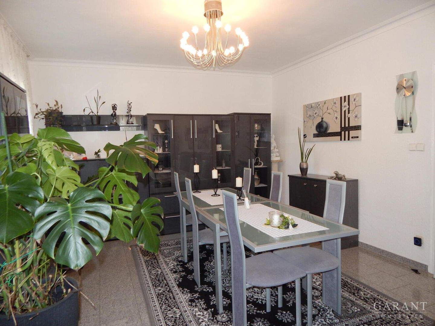 Thumbnail-Zweifamilienhaus mit großem Garten und schöner Pergola