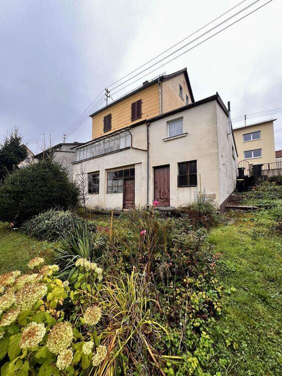 Thumbnail-Freistehendes Einfamilienhaus mit Garten in Illingen - Sanierungsobjekt mit Potenzial