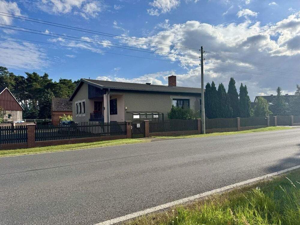 Thumbnail-Großzügiger Bungalow mit zwei vermieteten Wohneinheiten in Märkische Heide
