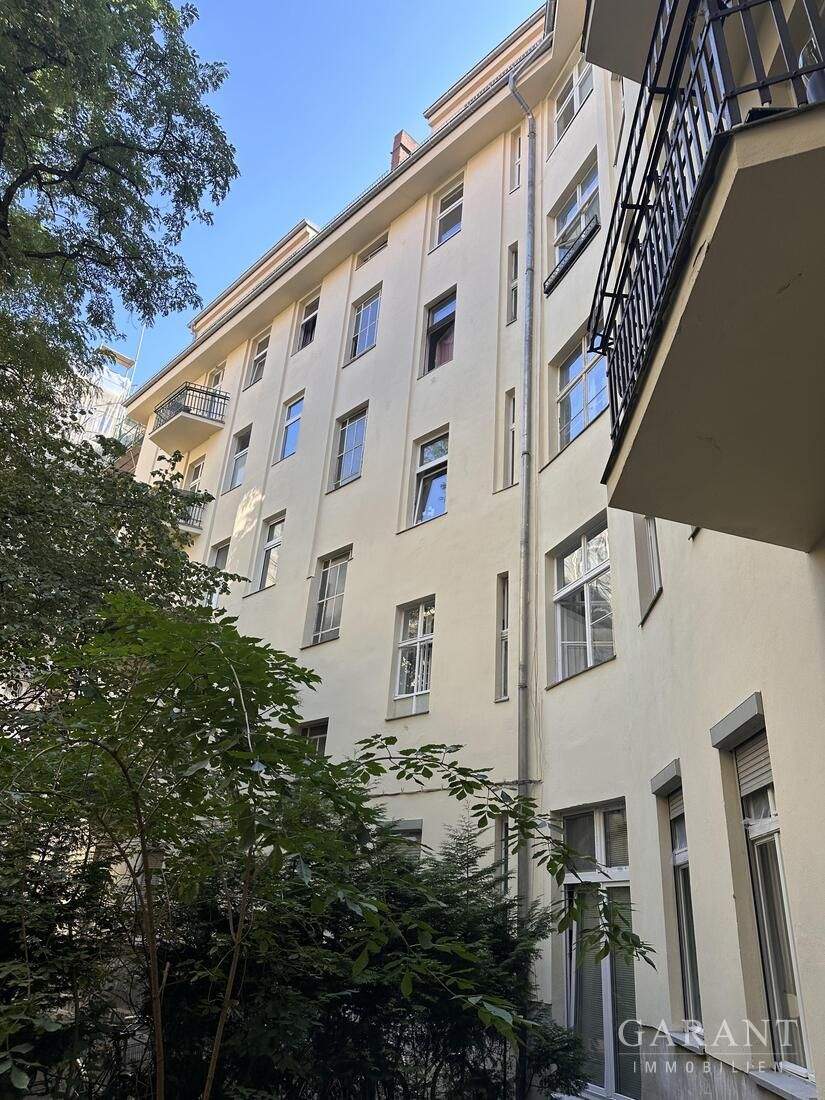 Thumbnail-Moderne 1 Zimmer-Wohnung mit Altbaucharme und ca. 17 qm Gartenanteil!