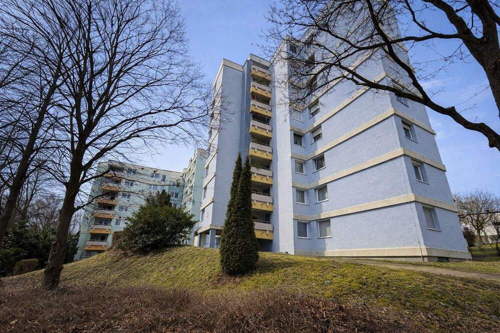 Thumbnail-Helle 2,5-Zimmer-Wohnung mit Balkon, Aufzug & Tiefgaragenstellplatz mit Erbbaurecht