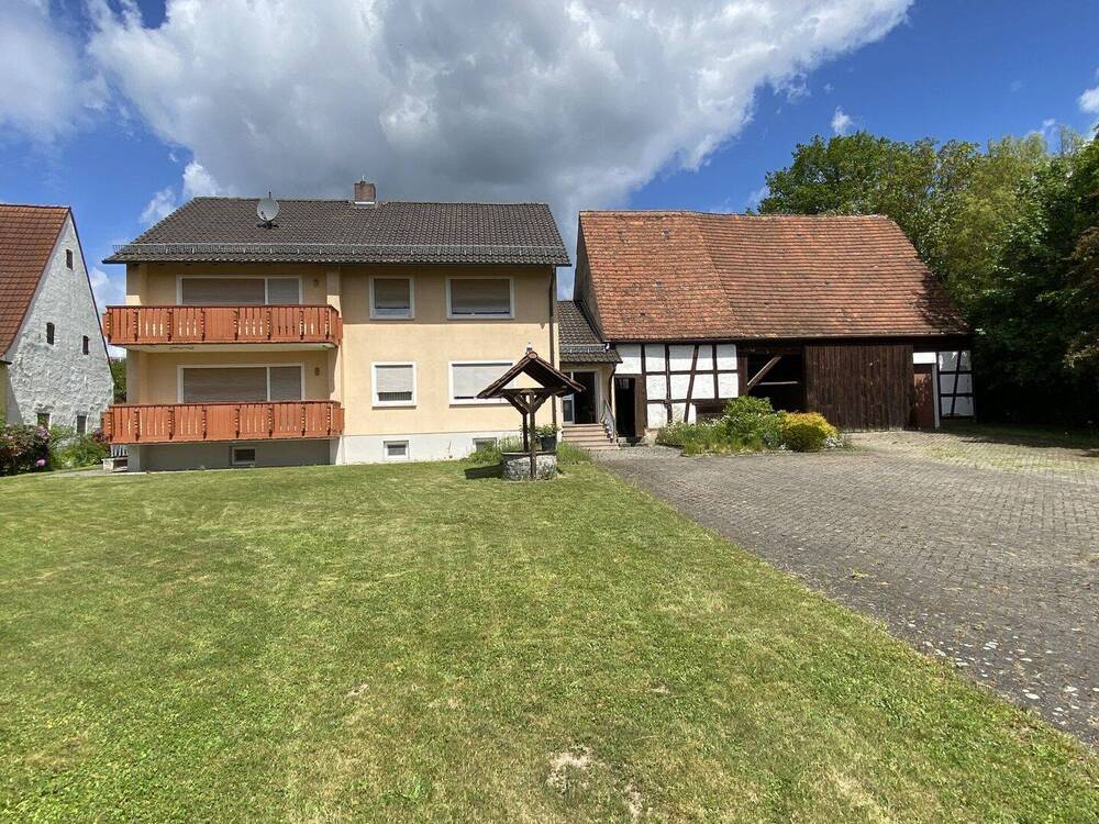 Thumbnail-Zweifamilienhaus mit Scheune und großem Grundstück, sofort verfügbar!