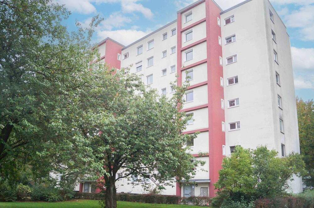 Thumbnail-Hochparterre-Wohnung mit Balkon, Loggia in gepflegtem Mehrfamilienhaus