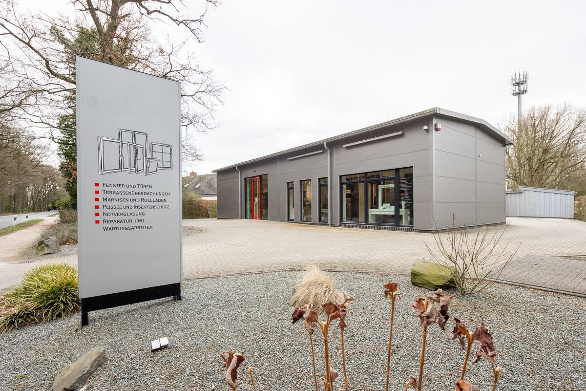 Thumbnail-Modern leben und erfolgreich arbeiten - Stilvolles Wohnhaus mit vielseitiger Gewerbehalle- komplett vermietet- zu verkaufen