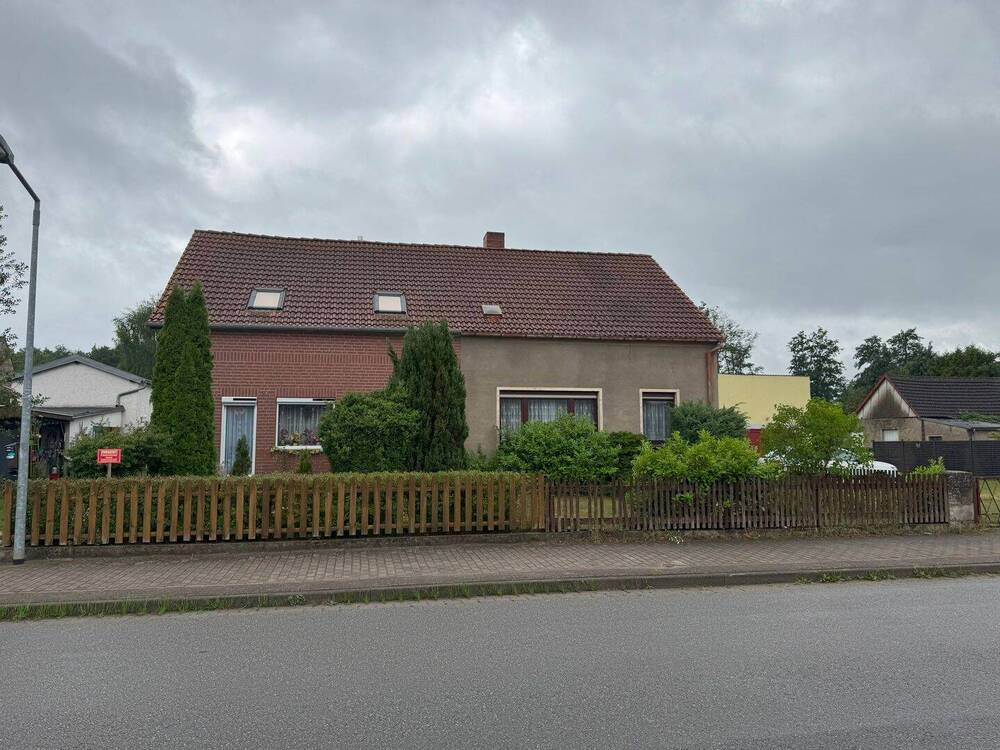 Thumbnail-Doppelhaushälfte möchte wieder belebt werden, ein Haus mit viel Potential in einer ruhigen, waldreichen Umgebung, unweit vom Stadtzentrum Eggesin und