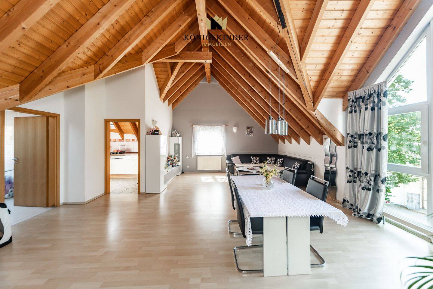 Thumbnail-Charmantes Dachgeschoss mit Weitblick - vermietete 2-Zimmer-Whg. mit Potenzial zur 3-Zimmer-Wohnung