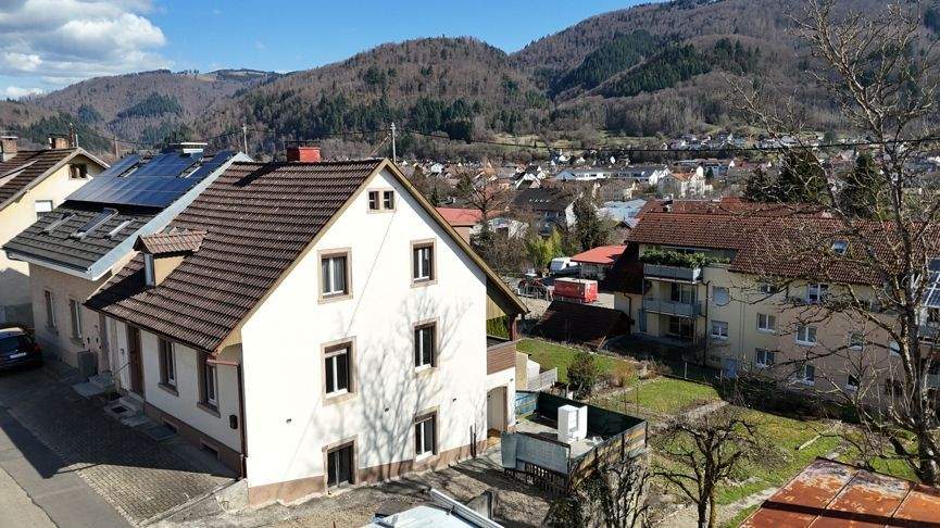 Thumbnail-Einfamilienhaus mit Einliegerwohnung - Zentrale Lage - Doppelgarage mit Werkstatt