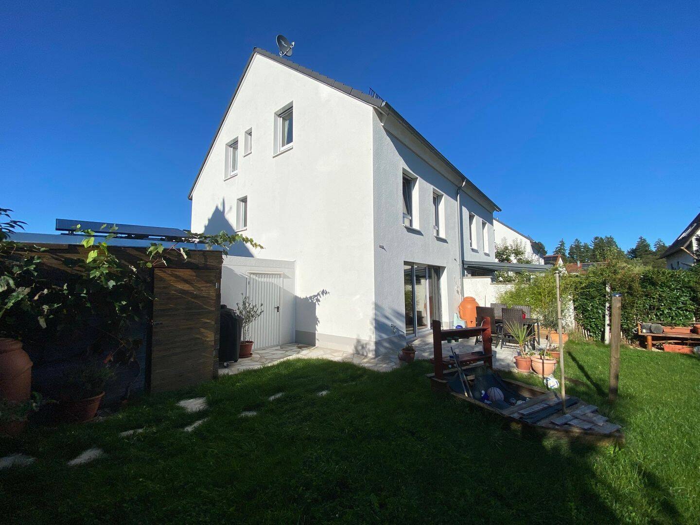 Thumbnail-helle großzügige moderne Doppelhaushälfte