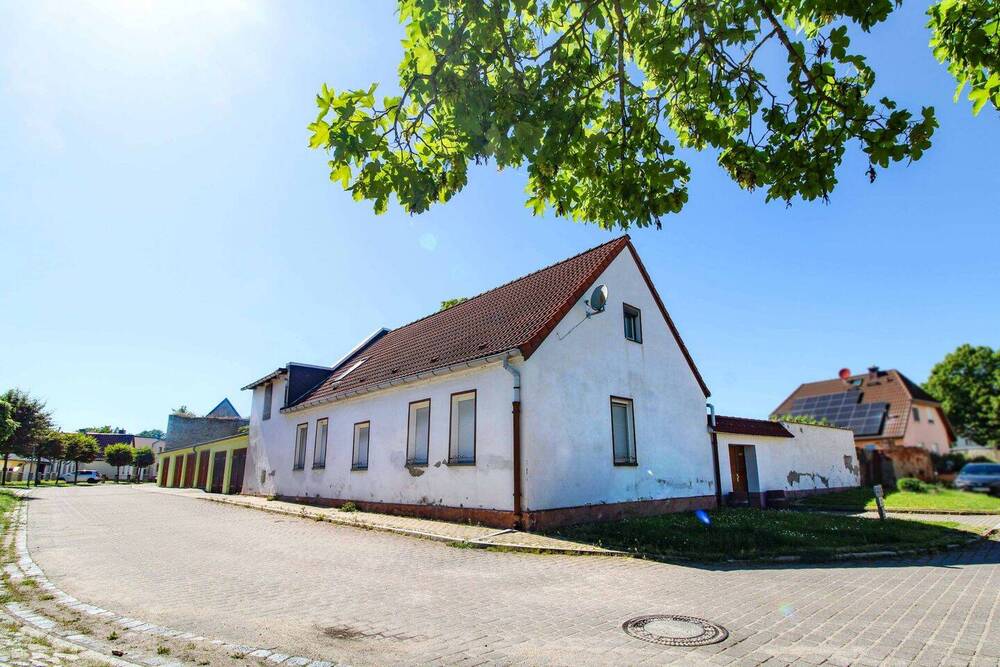 Thumbnail-Zuhause gestalten in Bördeland-Kleinmühlingen: EFH mit Terrasse inkl. Stall mit Renovierungsbedarf