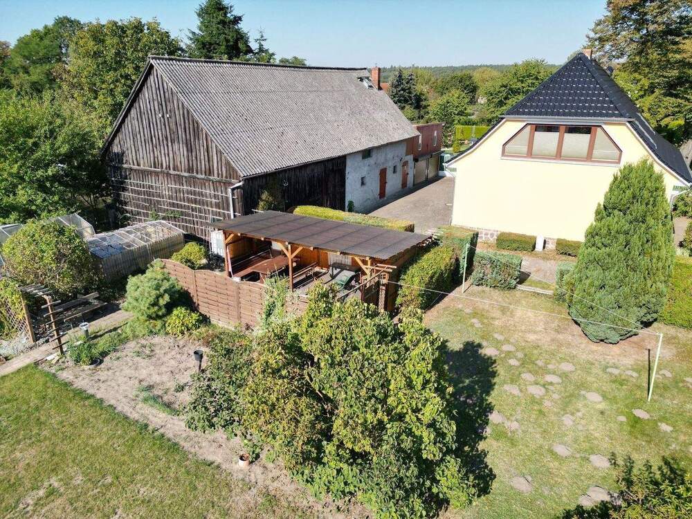 Haus und Scheune!
