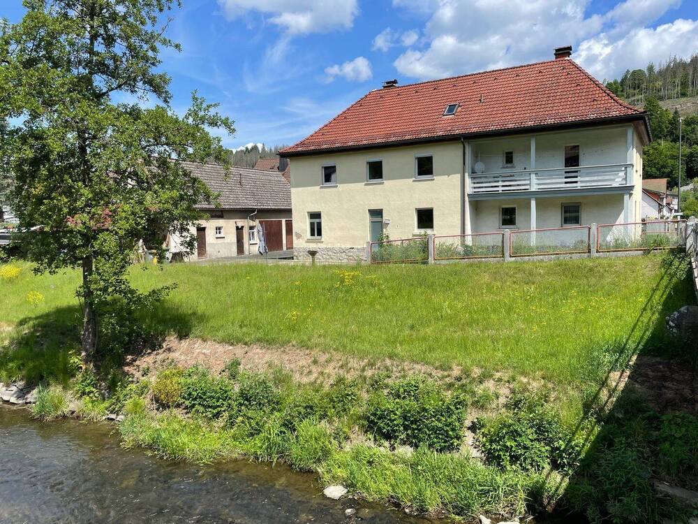 Thumbnail-Wallenfels: Zweifamilienwohnhaus mit Potential