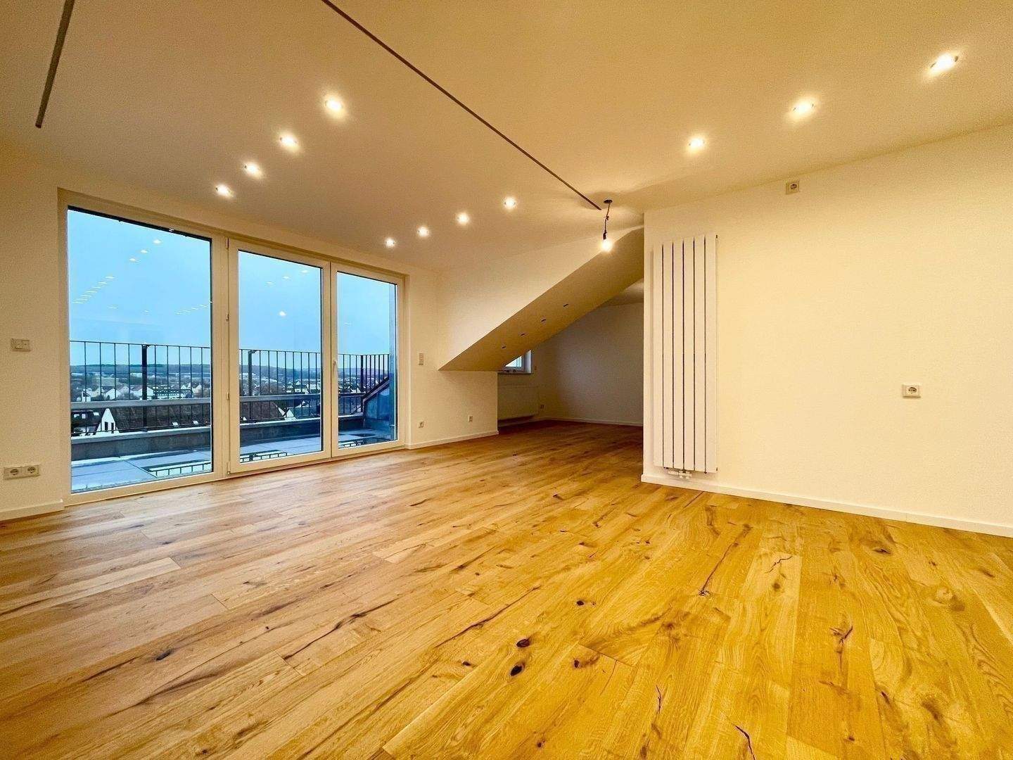 Thumbnail-Erstbezug! 2 Zimmer DG Wohnung mit Sonnenloggia zum Wohlfühlen, neue Böden, neues Bad, saniert!