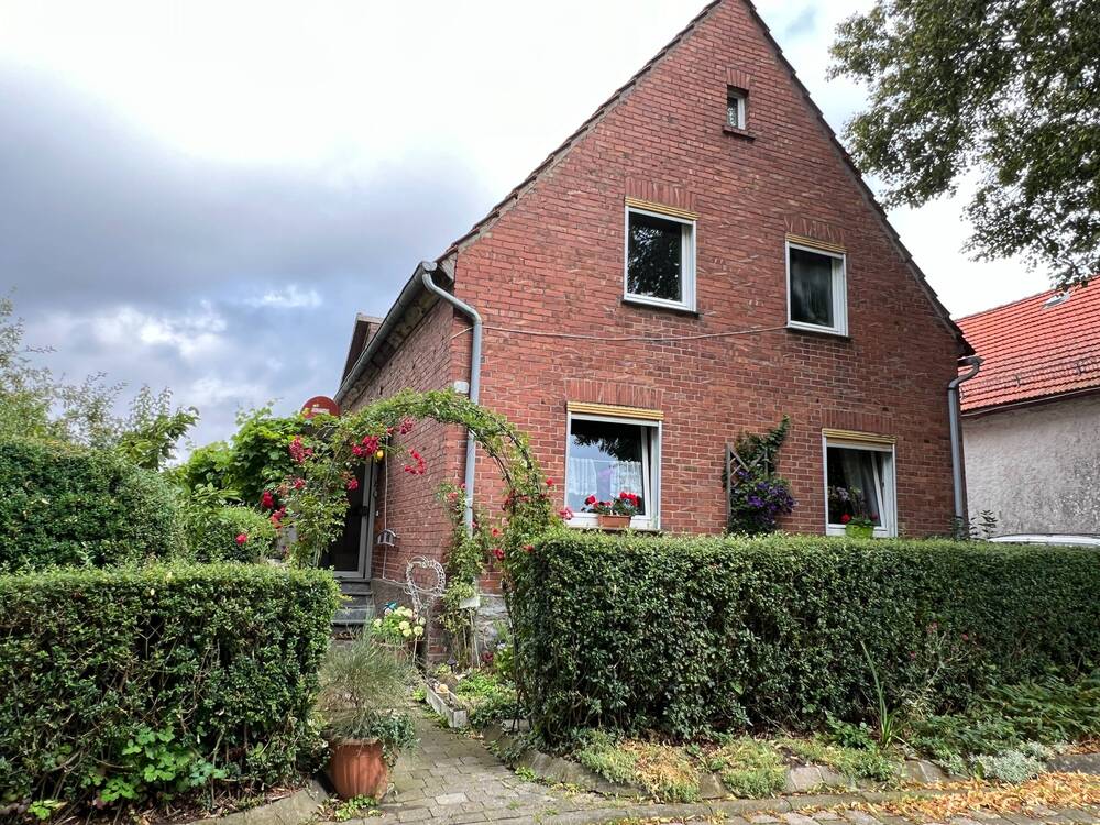 Thumbnail-Einfamilienhaus mit Garten und Doppelgarage in Beverungen-Rothe