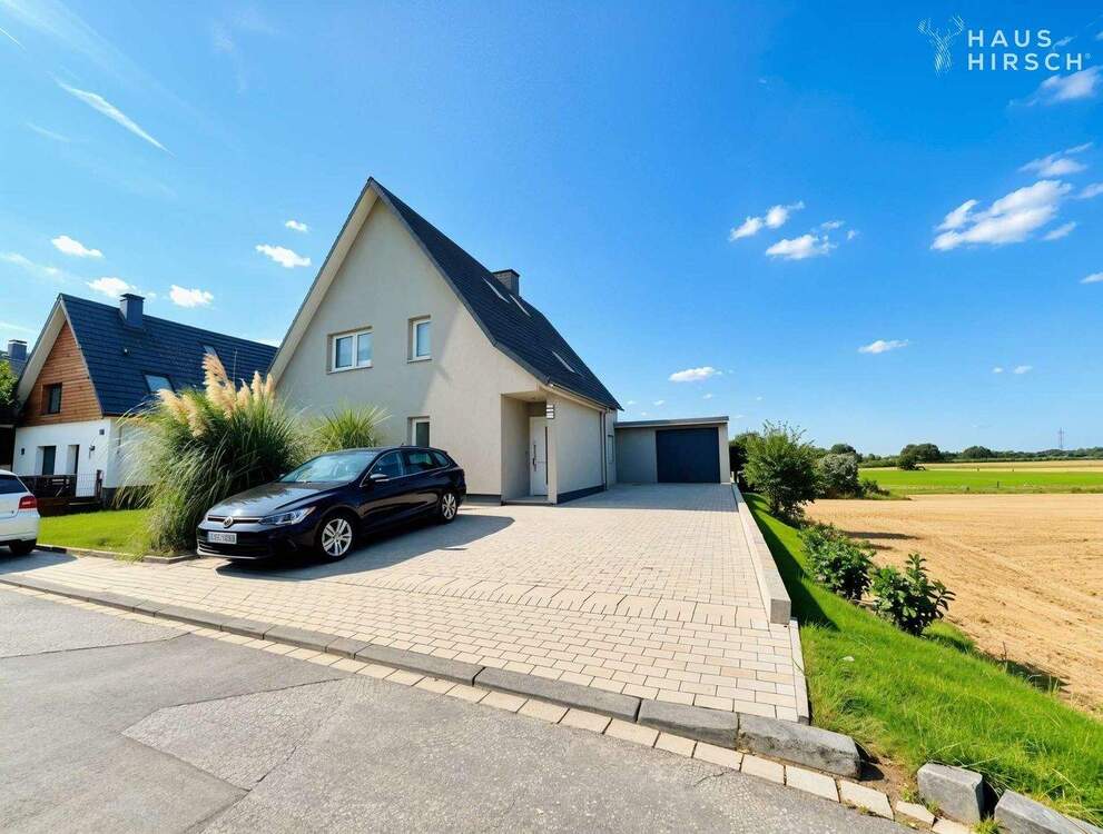 Thumbnail-Exklusives Einfamilienhaus mit Pool und großem Garten am Feldrand