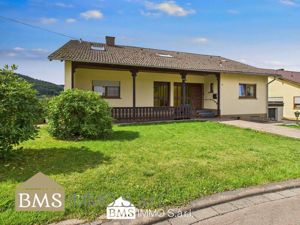 Thumbnail-Freistehendes geräumiges Wohnhaus mit Einliegerwohnung in Holsthum!