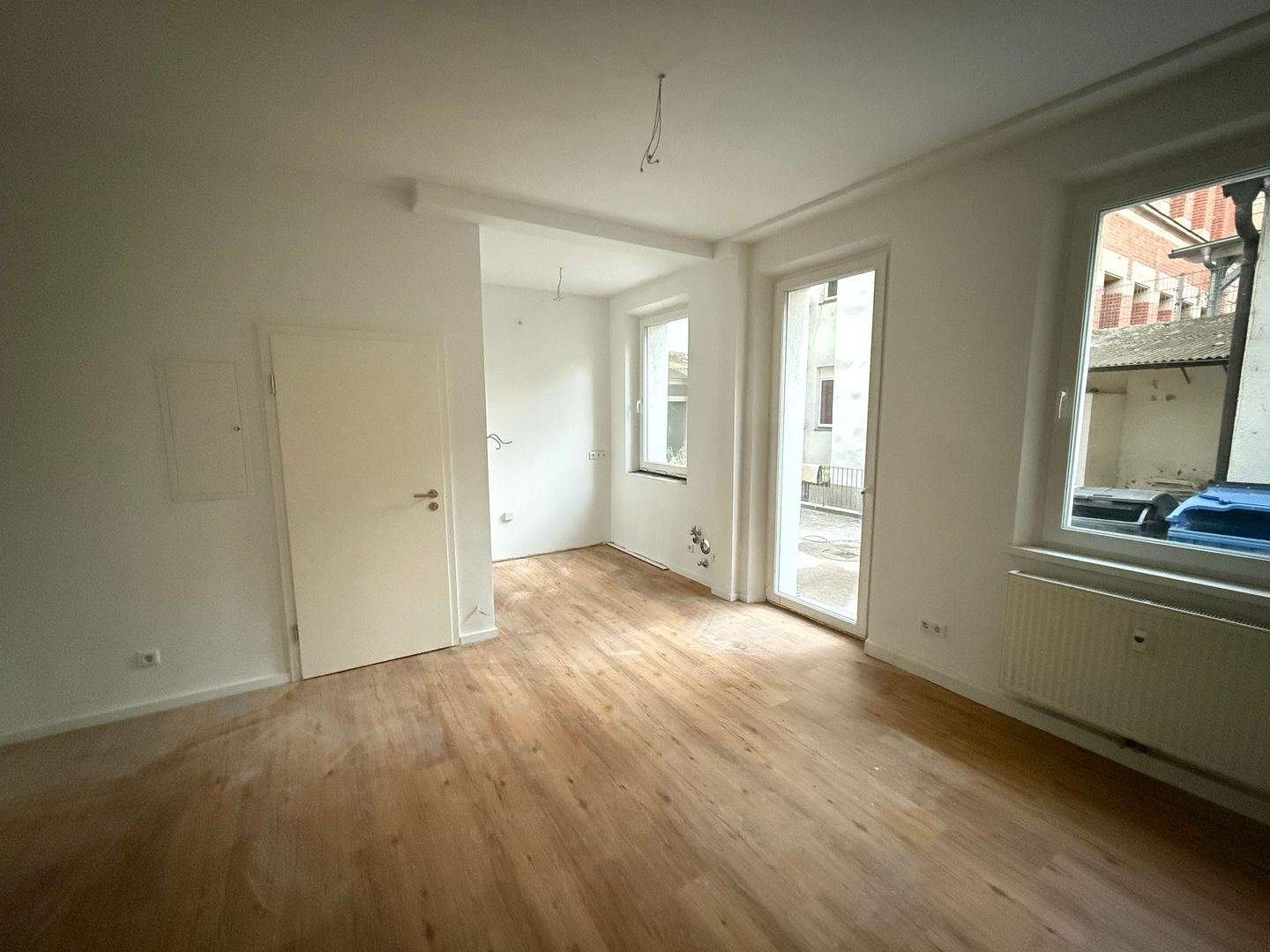 Thumbnail-Helle 2-Zi.-Whg. im Erdgeschoss mit Einbauküche und Balkon