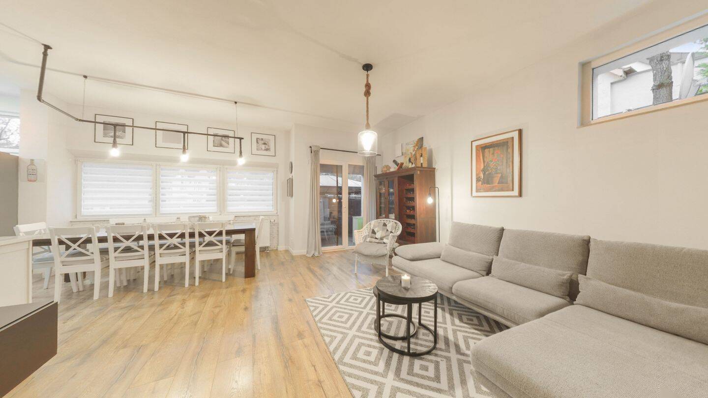 Thumbnail-Gepflegtes 3-Familienhaus mit modernisierten Einheiten und flexiblen Nutzungsmöglichkeiten