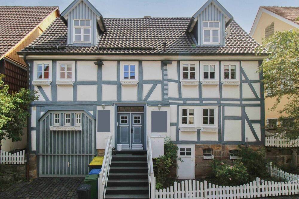 Außenansicht mit Freiplatz