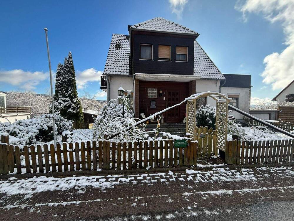 Thumbnail-Sanierungsbedürftiges Ein-Zweifamilienhaus in Waldrandlage von Neuhaus im Solling