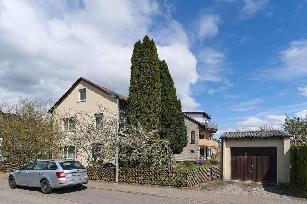 Thumbnail-Einfamilienhaus mit Garage und Carport beim Klinikum.