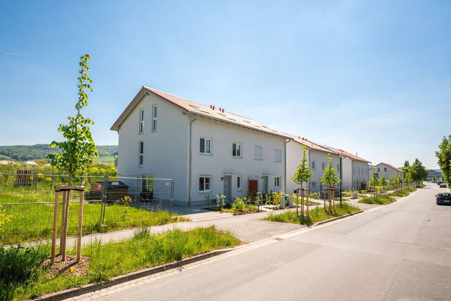 Thumbnail-moderne Doppelhaushälfte mit Einbauküche