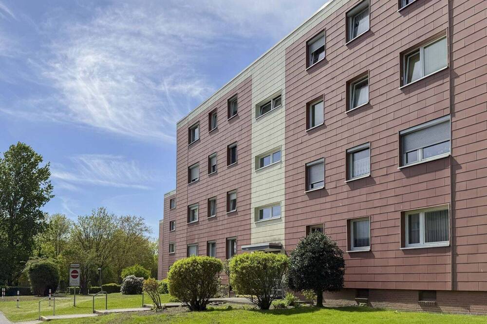Thumbnail-Renovierungsbedürftige 4-Zimmer-Wohnung mit Balkon in begehrter Weststadtlage