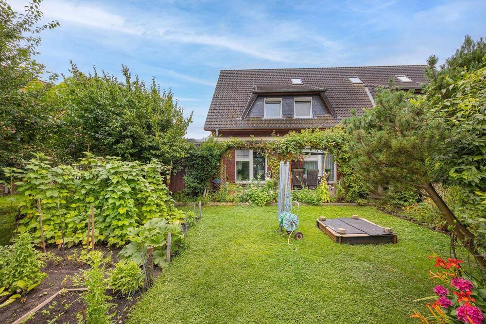 Thumbnail-Massive Doppelhaushälfte mit 9 Zimmern in Hamburg-Wilhelmsburg