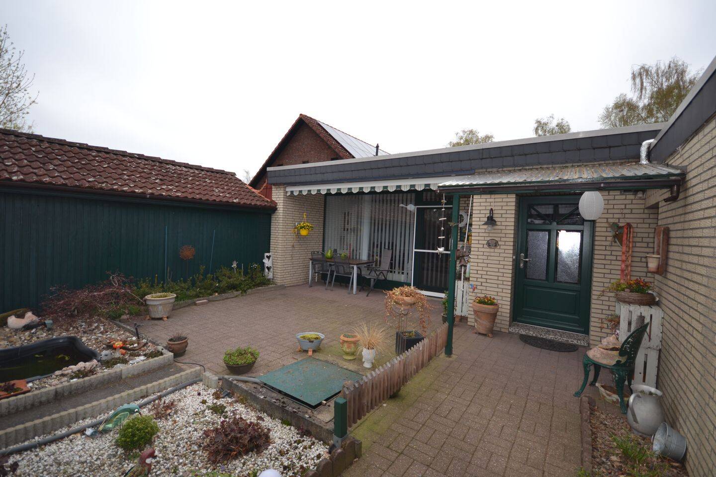 Thumbnail-HVV Immobilien: Charmanter Bungalow mit Innenhof in ruhiger Lage – Ihr neues Zuhause auf einer Ebene!