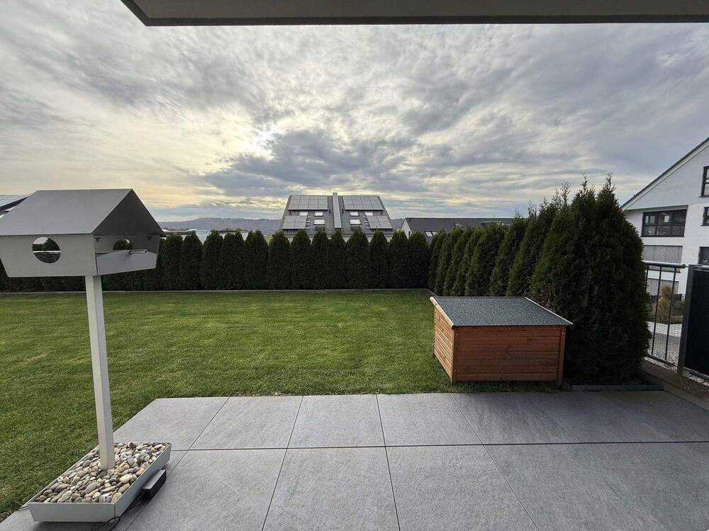 Thumbnail-Neuwertige 3 Zimmer Erdgeschoss-Wohnung mit Garten