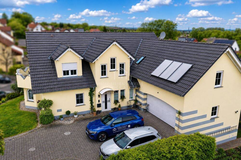 Thumbnail-Umfangreich modernisiertes Zweifamilienhaus mit 3 nutzbaren Einheiten, Terrassen, Balkon und Garage