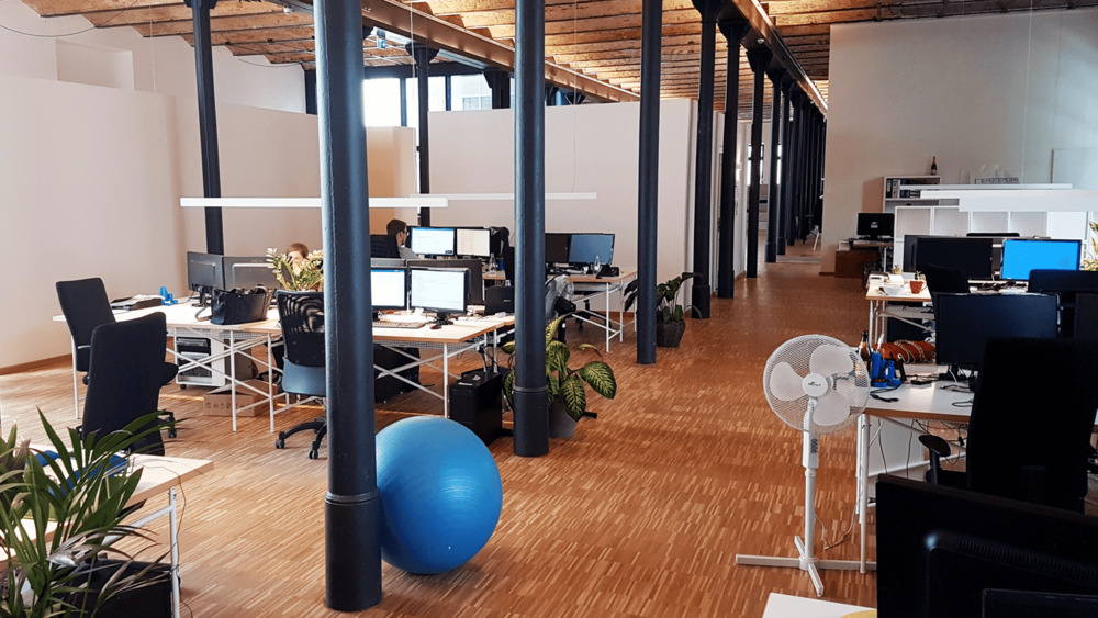 Thumbnail-All-Inclusive Schreibtischplatz: 4er-Arbeitsinsel im Gründerzeit-Büro Berlin-Kreuzberg
