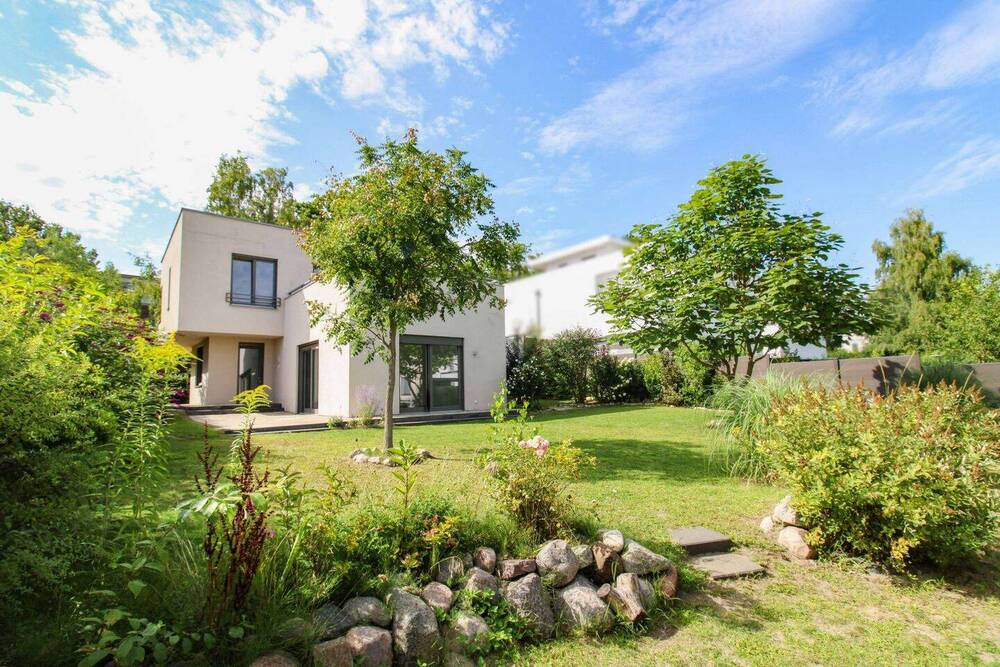 Außenansicht mit Garten