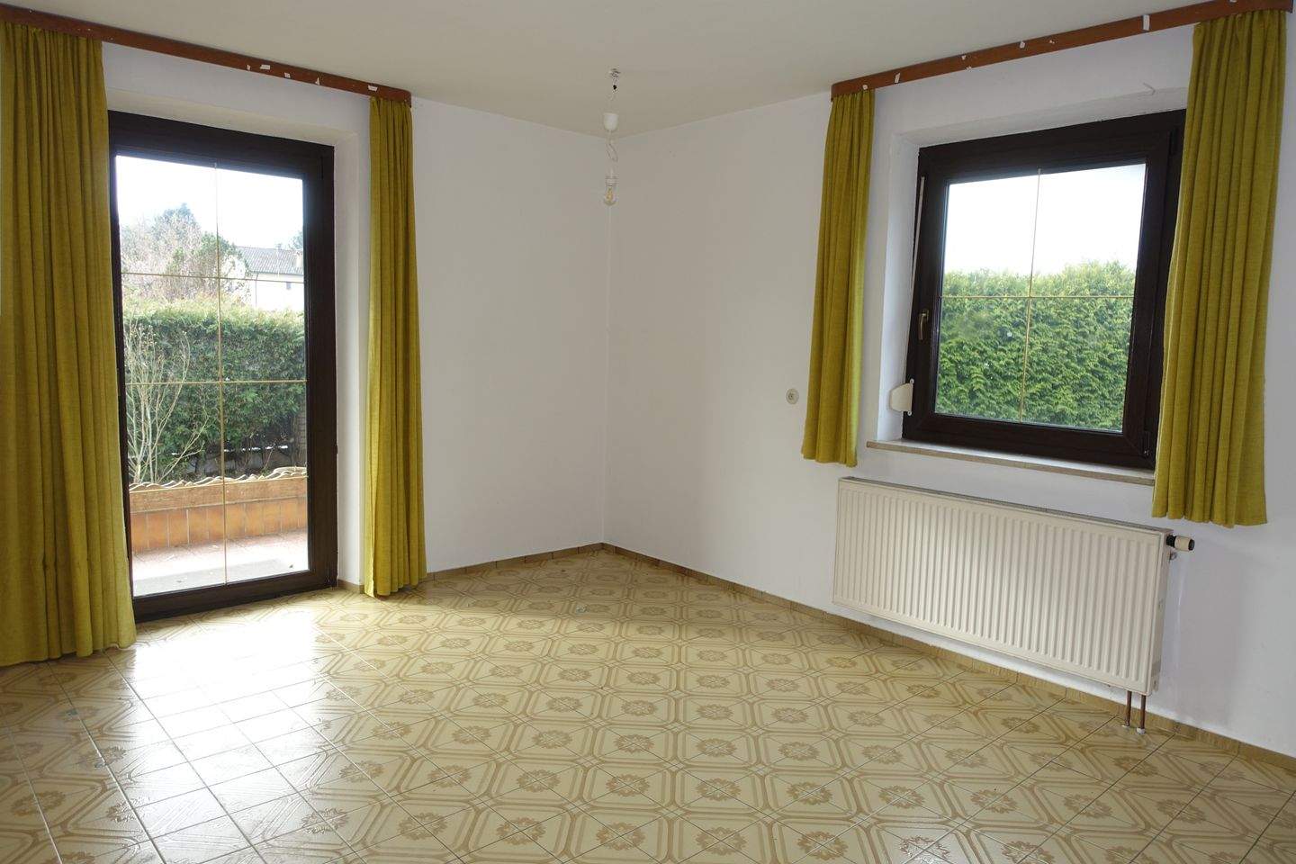 Thumbnail-Solides Ein-Zweifamilienhaus an der Grenze zu Mühldorf - vielseitig nutzbar und stadtnah gelegen