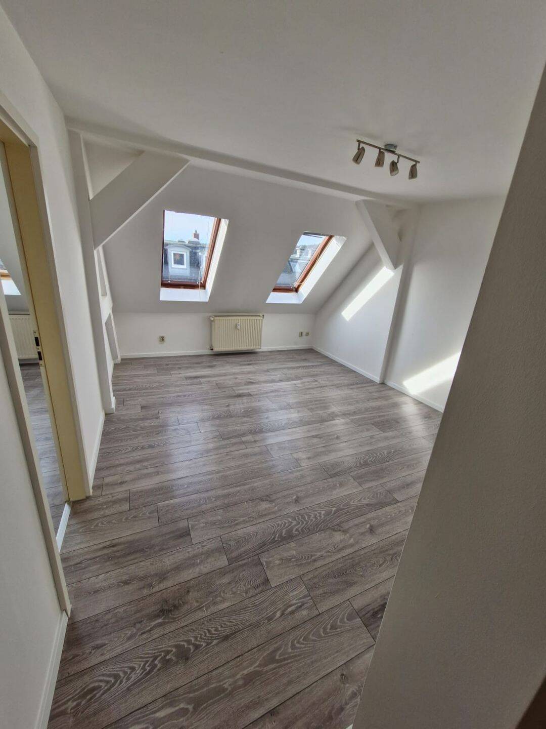 Thumbnail-Wohnen im Altbau: Dachgeschoss-Charme in Gera, 2-Raumwohnung