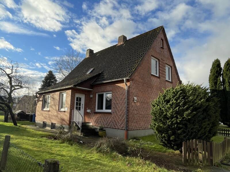 Thumbnail-Zweifamilienhaus mit großem Grundstück in Ashausen - Sanierungsobjekt mit viel Potenzial