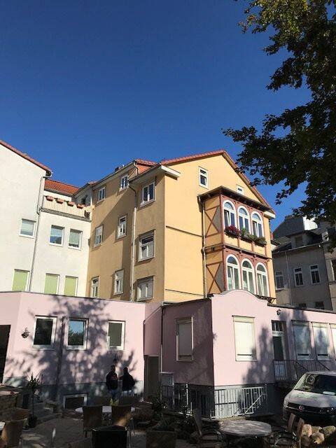Thumbnail-Geräumige 3-Zimmer-Wohnung mit Wintergarten und Stellplatz im Südviertel
