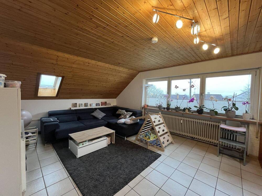 Thumbnail-Großzügige Dachgeschosswohnung mit Dachloggia in ruhiger Lage