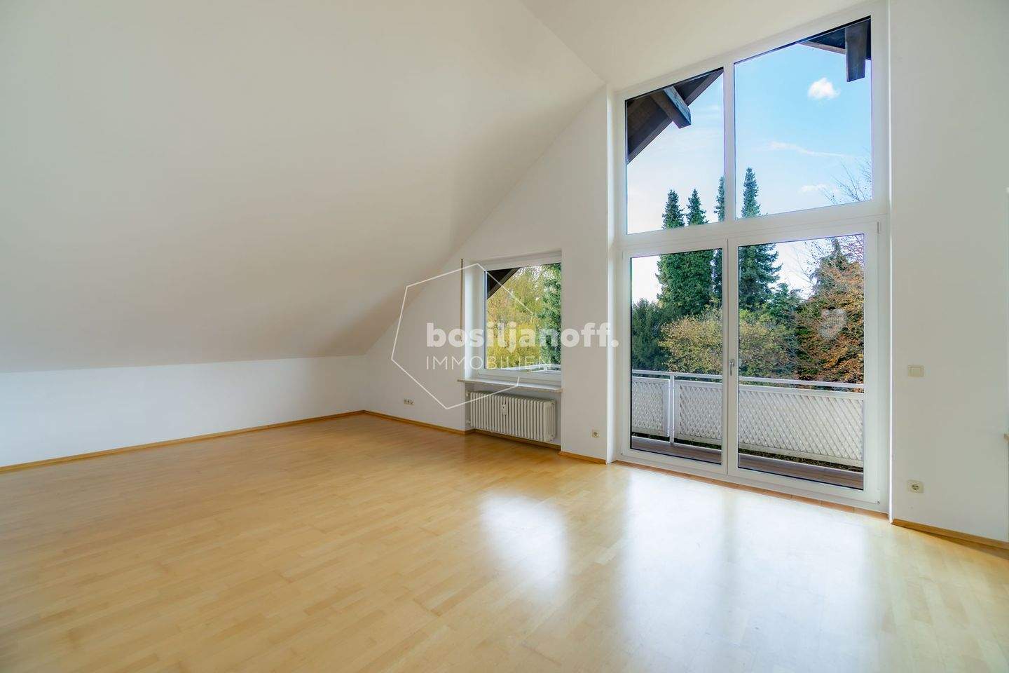 Thumbnail-GROSSZÜGIGE 4-ZIMMER-DACHGESCHOSSWOHNUNG MIT BALKON IN RUHIGER LAGE