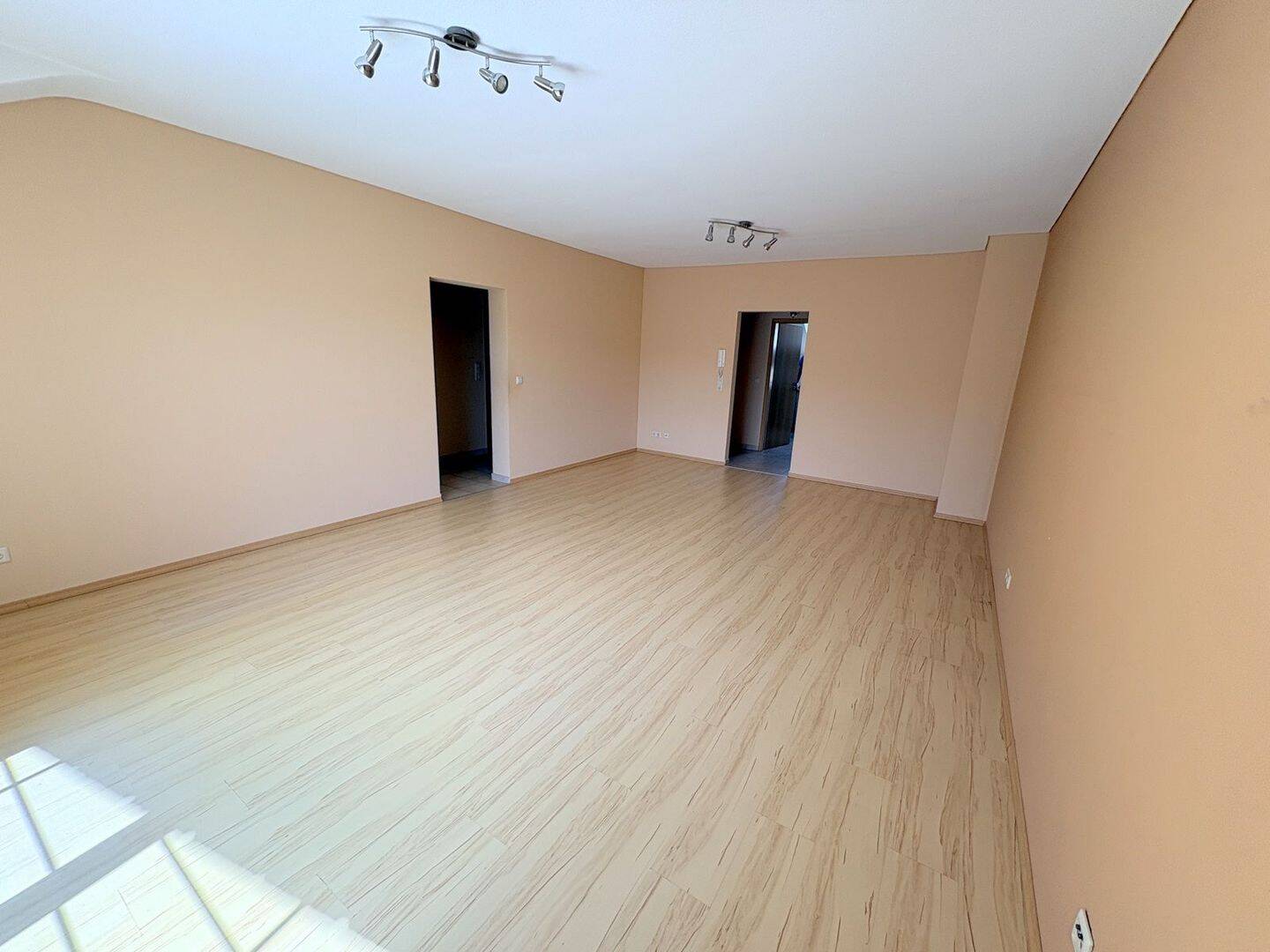 Thumbnail-Gepflegte 3 ZKB in ruhiger, sonniger Lage mit Balkon, Garage und Stellplatz in Mettlach zu vermieten!