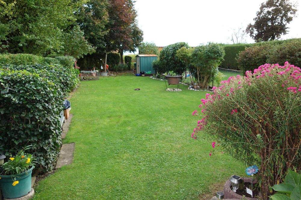 Thumbnail-BIETERVERFAHREN: laufend modernisiertes Reihenmittelhaus, 4 Zi., mit Garten und Garage in Teising